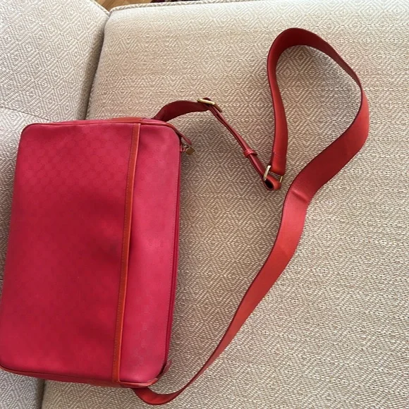 Gucci Red Shoulder Bag - Picture 10 of 13